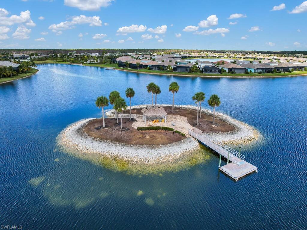 HALFMOON POINT - Residential