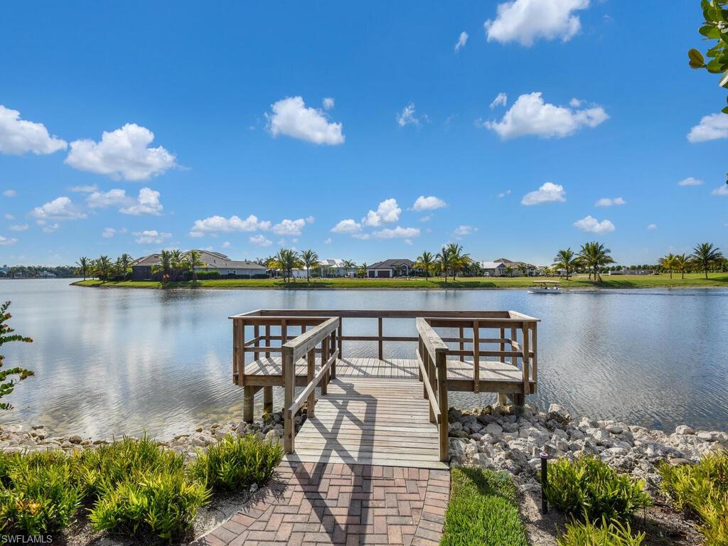 HALFMOON POINT - Residential