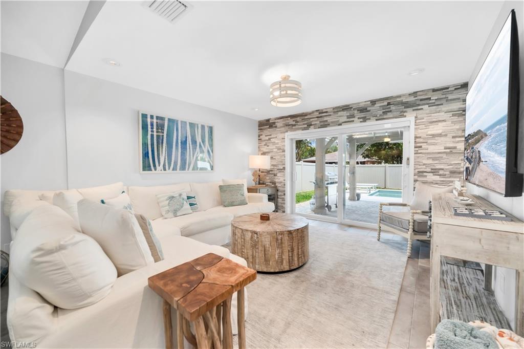 NAPLES PARK - Residential