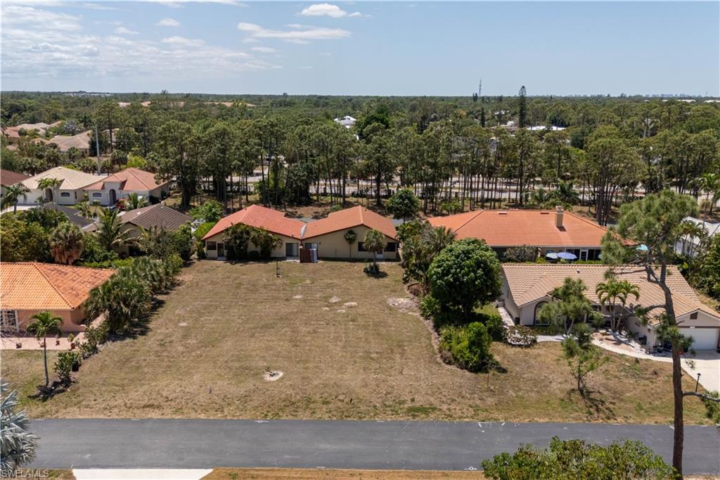 SPANISH GARDENS - Land