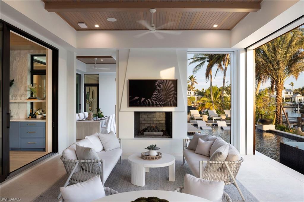 AQUALANE SHORES - Residential