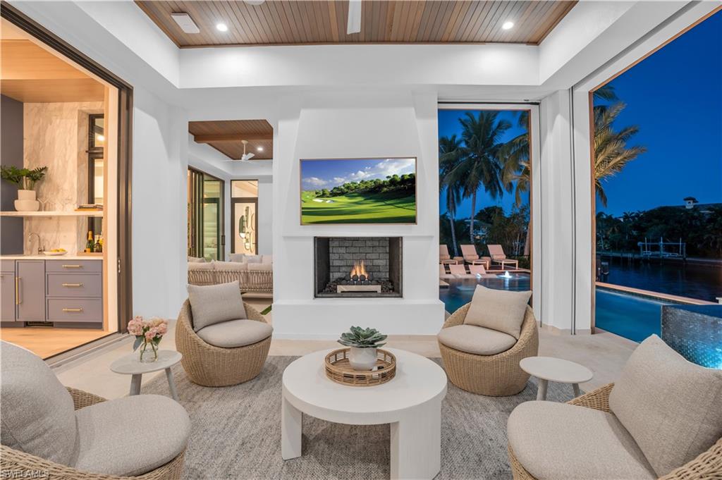 AQUALANE SHORES - Residential