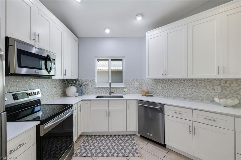 LONGSHORE LAKE - Residential