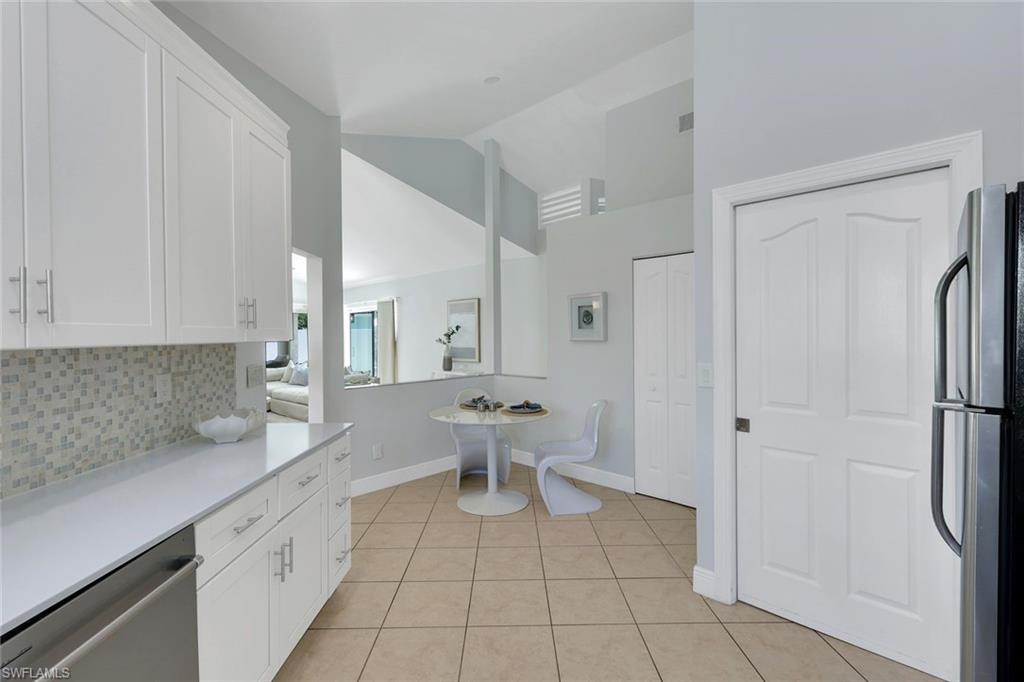 LONGSHORE LAKE - Residential