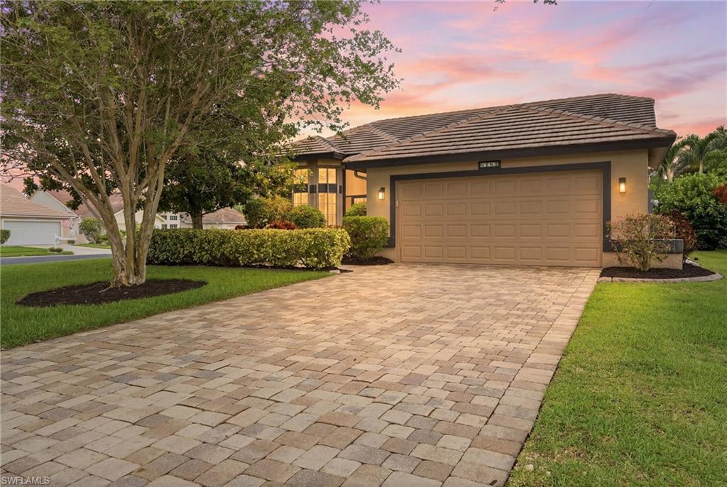 Fort Myers pool home in Cross Creek Estates—with 3 bedrooms, 2 bathrooms, a private pool with solar heater, A/C replaced in 2024, and low HOA fees. This 3-bedroom home offers a Southwest Florida lifestyle with private outdoor living and access to Cross Creek Estates amenities: basketball, BBQ/picnic area, cabana, clubhouse, community park, community pool, spa/hot tub, pickleball, racquetball, shuffleboard, sidewalks, and tennis courts. Golf is public, and buyers may pursue a golf membership separately if desired. Close to Daniels Parkway, Bell Tower shopping and dining, Gulf Coast Town Center, Lakes Park, Lee Health Sports Complex, RSW Airport, and Fort Myers beaches.