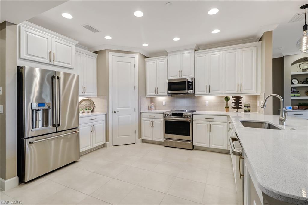 ESPLANADE - Residential Lease