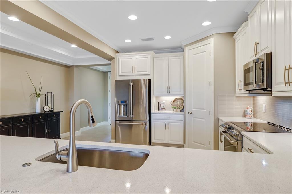 ESPLANADE - Residential Lease