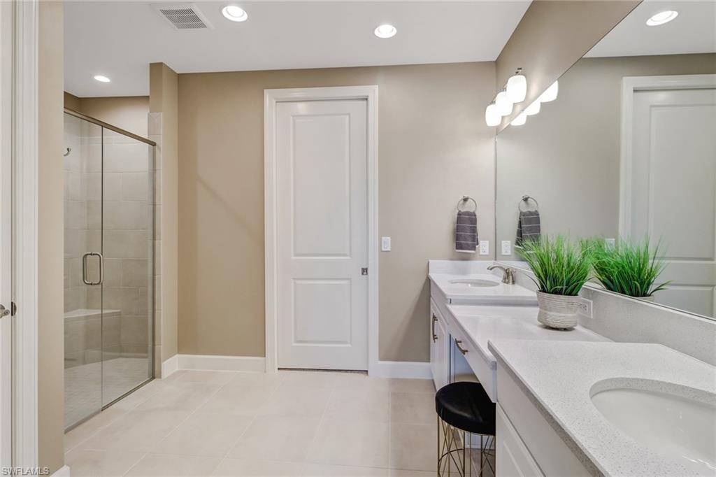 ESPLANADE - Residential Lease