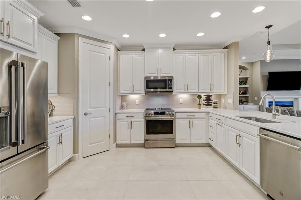 ESPLANADE - Residential Lease