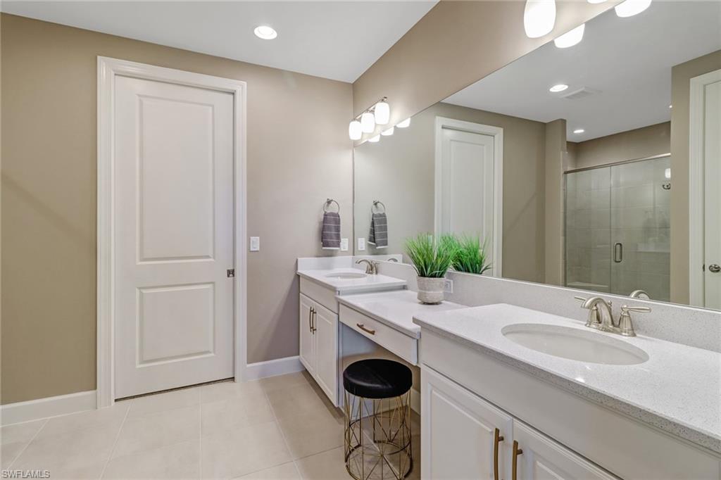 ESPLANADE - Residential Lease