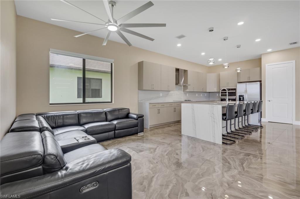 MAPLE RIDGE - Residential