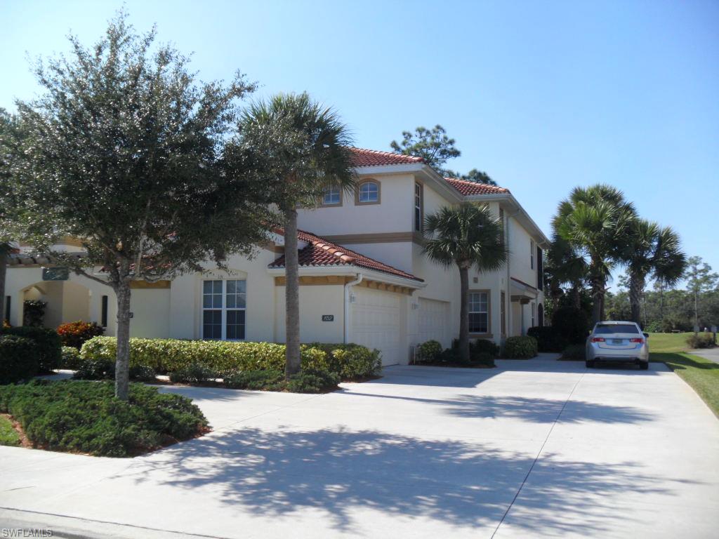 Make your appointment today to see this first floor unit with view of the golf course.  Close to schools shopping and easy access to i75.