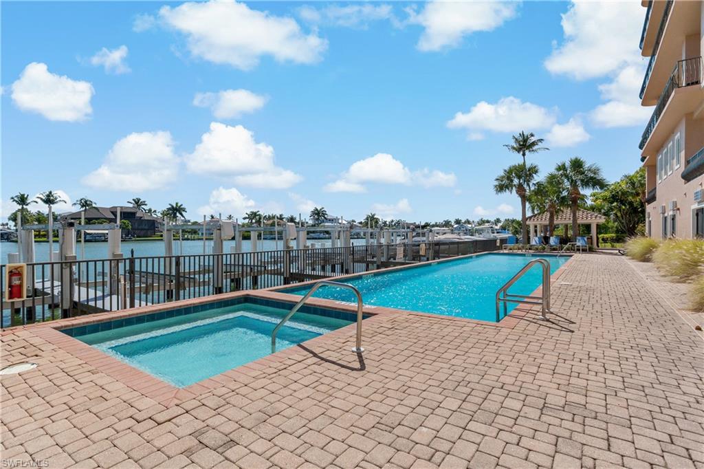 BEACHCOMBER CONDO - Residential