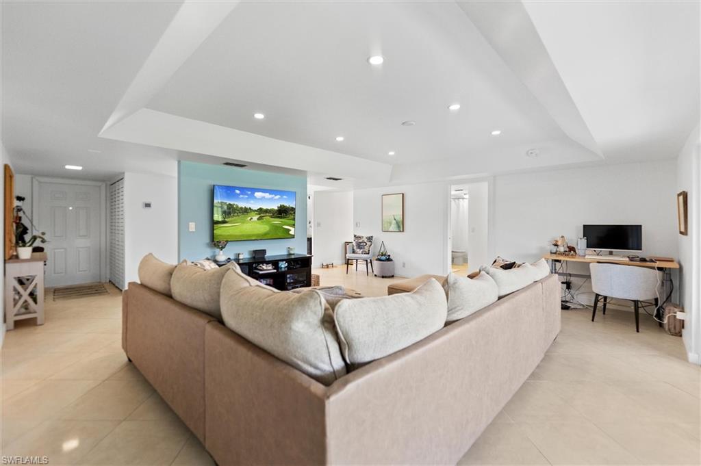 GLADES COUNTRY CLUB - Residential