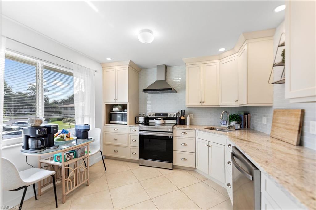 GLADES COUNTRY CLUB - Residential