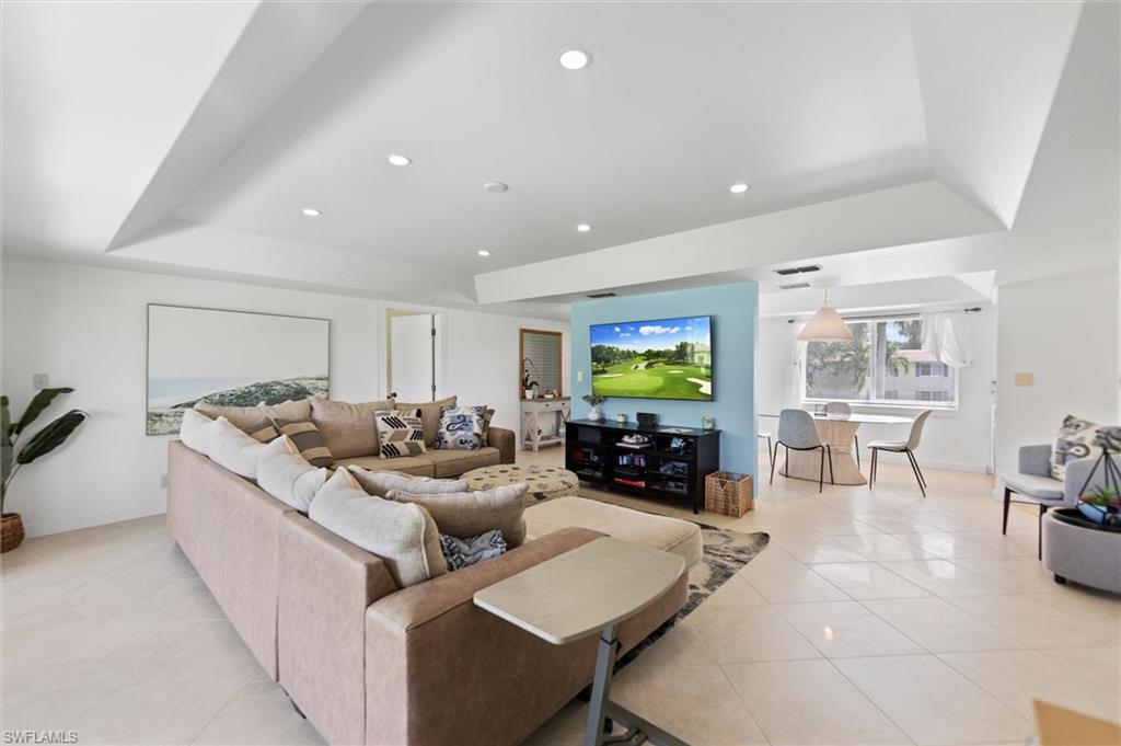 GLADES COUNTRY CLUB - Residential