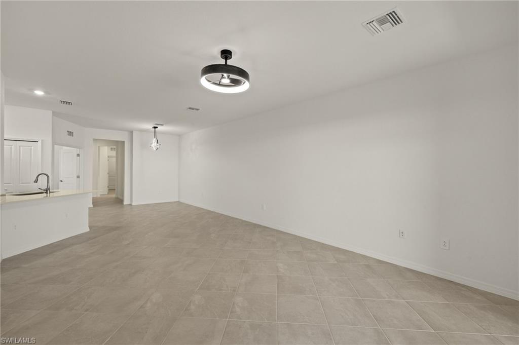TUCKERS COVE - Residential Lease