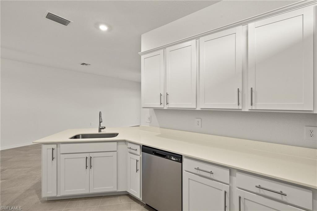 TUCKERS COVE - Residential Lease