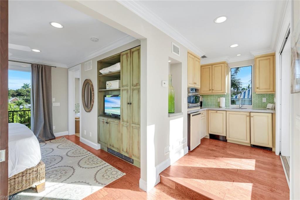 OLDE NAPLES - Residential Lease