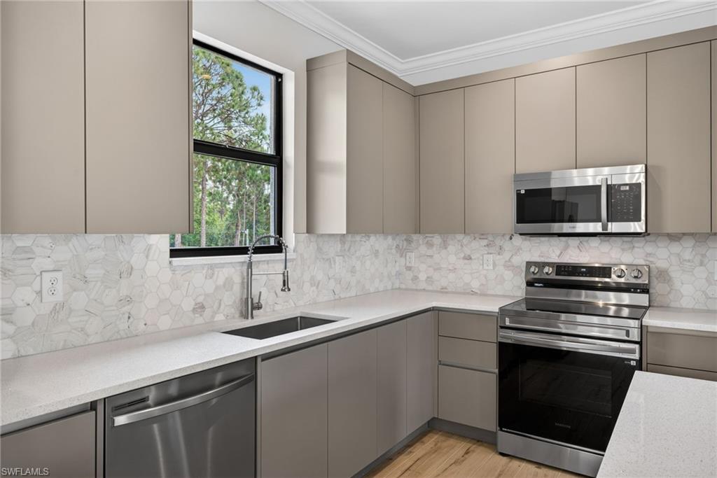 GOLDEN GATE ESTATES - Residential