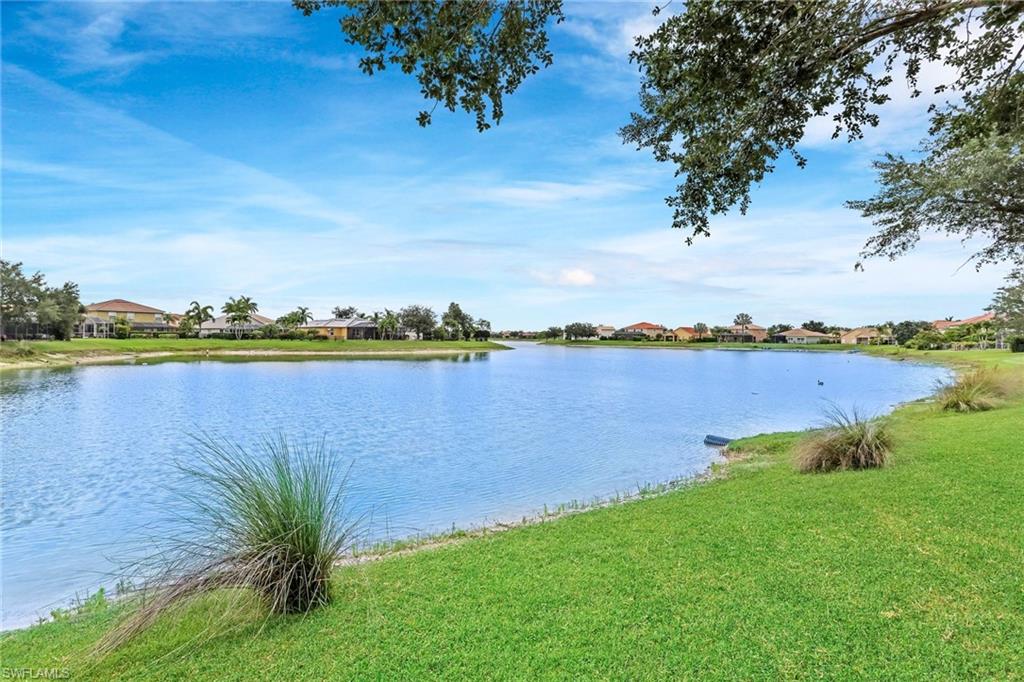 VALENCIA LAKES - Residential