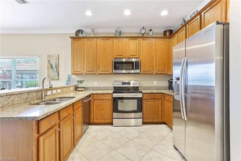 VALENCIA LAKES - Residential