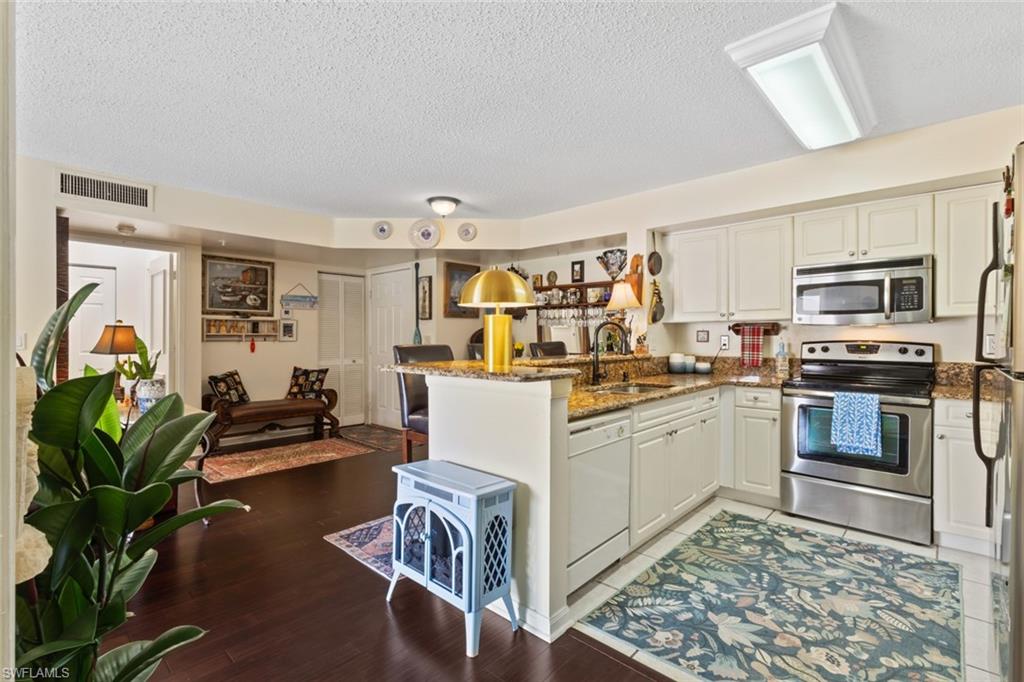 THE ENCLAVE AT NAPLES - Residential Lease