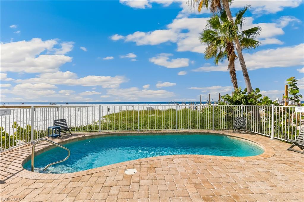 CRESCENT BEACH - Residential