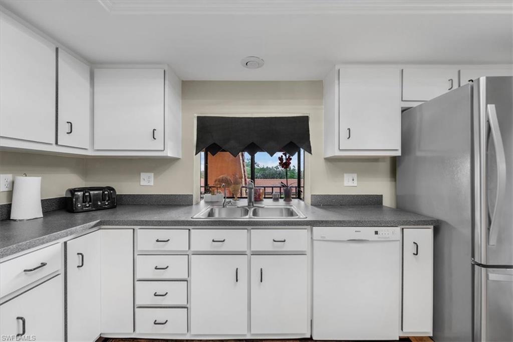ROSE GARDEN VILLAS CONDO - Residential