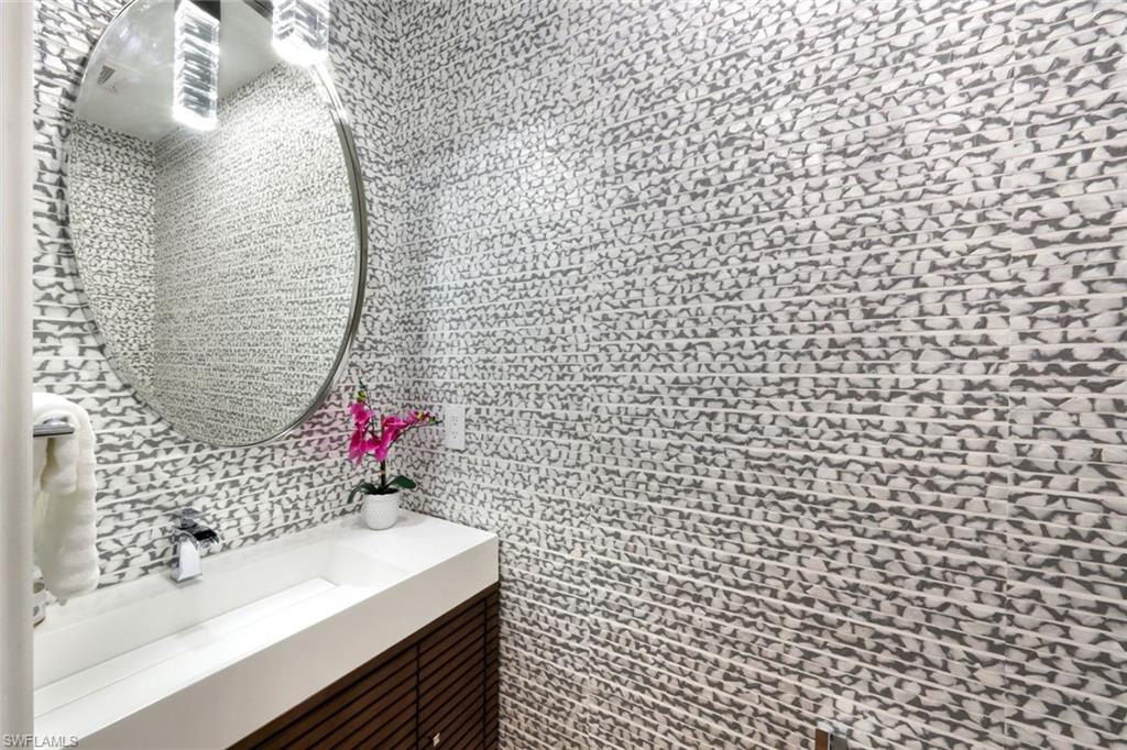 QUATTRO AT NAPLES SQUARE - Residential