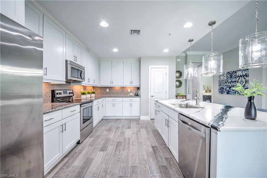 CARRIAGE HOMES AT LIVINGSTON LAKES - Residential