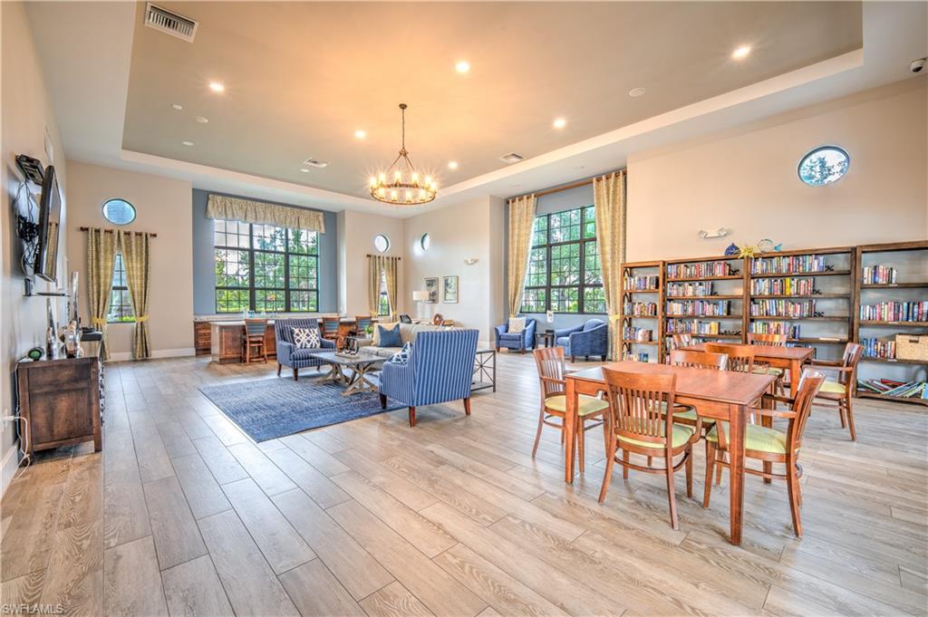 CARRIAGE HOMES AT LIVINGSTON LAKES - Residential
