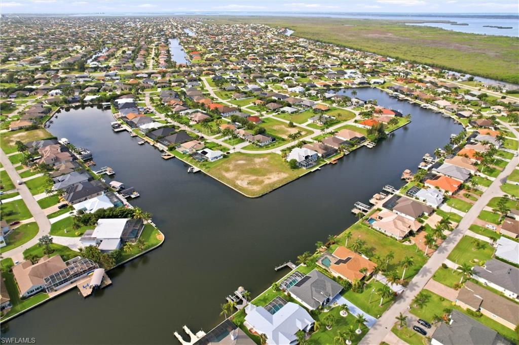 CAPE CORAL - Land