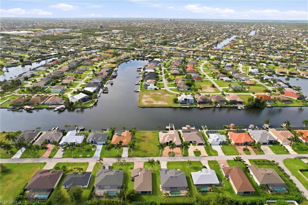 CAPE CORAL - Land