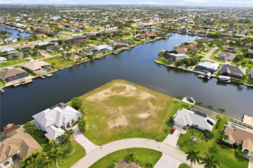 CAPE CORAL - Land