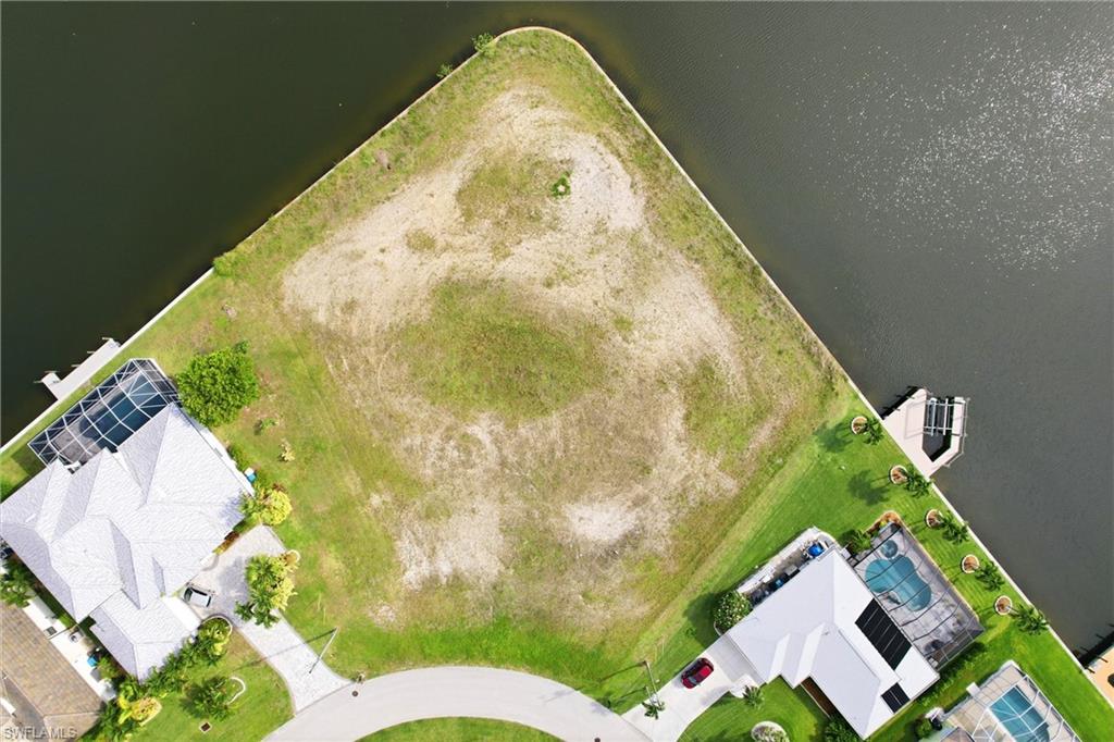 CAPE CORAL - Land