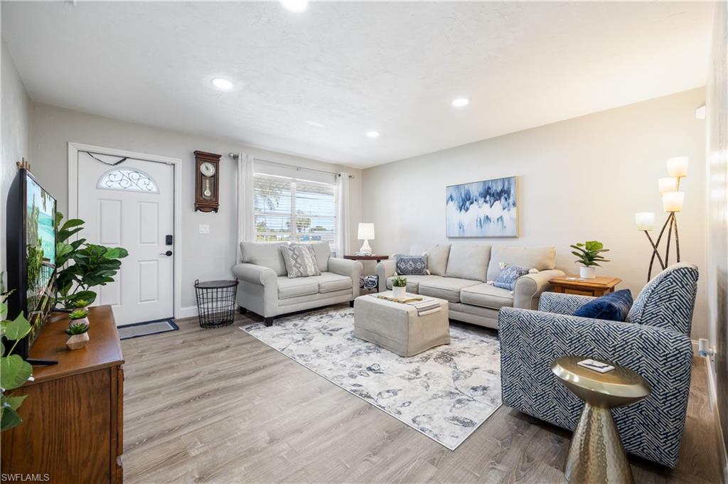 FORT MYERS SHORES - Residential