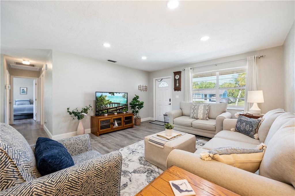 FORT MYERS SHORES - Residential