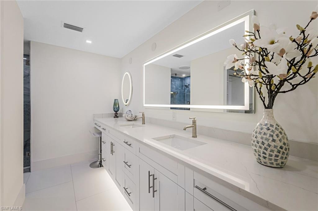 BAREFOOT BEACH CLUB - Residential
