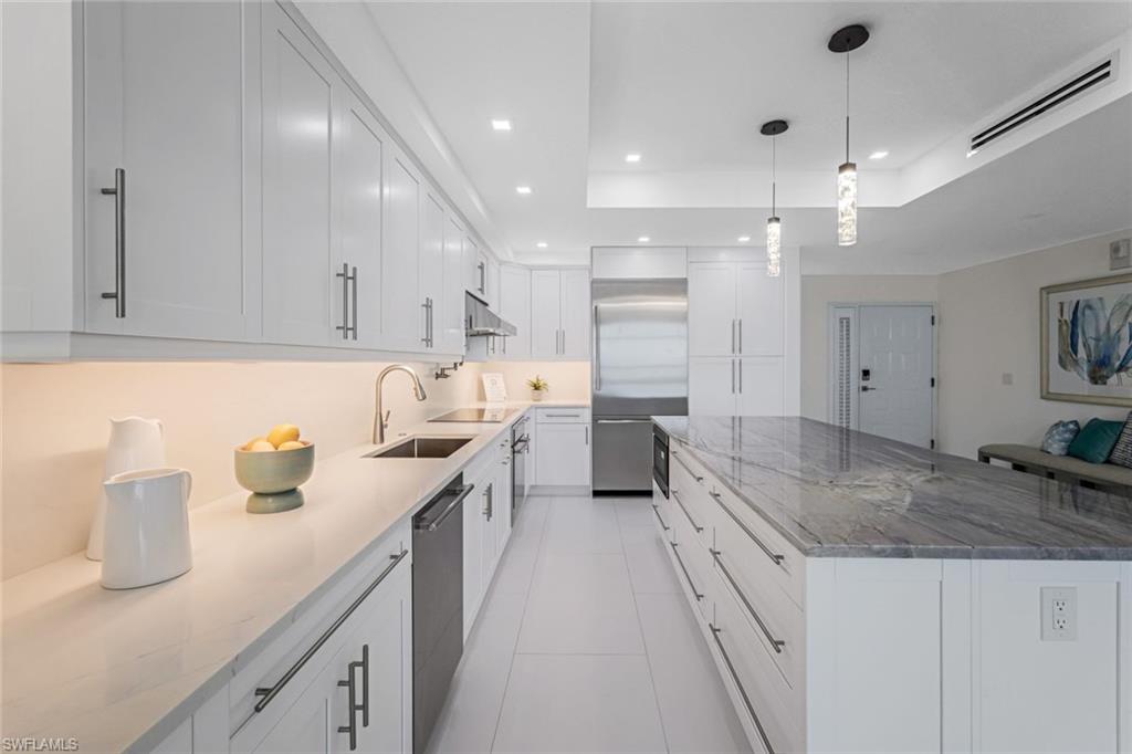 BAREFOOT BEACH CLUB - Residential