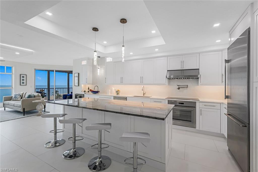 BAREFOOT BEACH CLUB - Residential