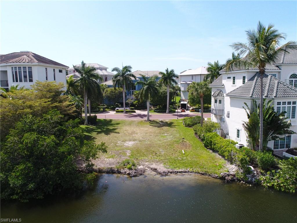 BAREFOOT BEACH - Land