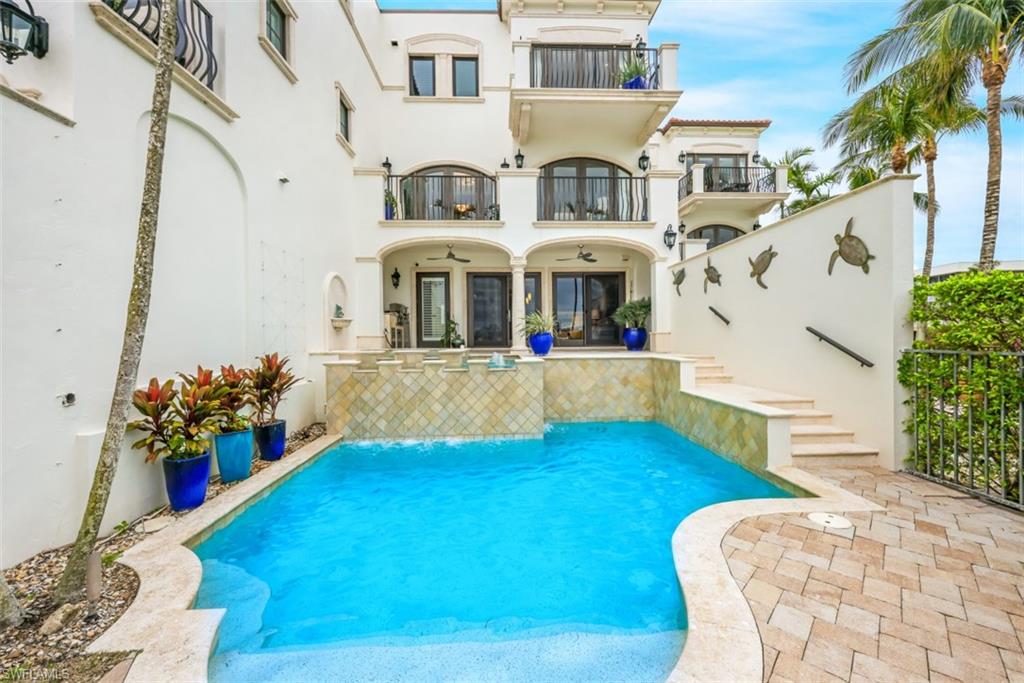 VISTA ROYALE - Residential