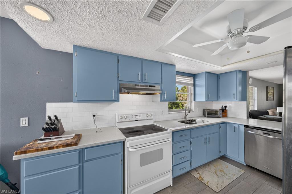 SUNWARD CONDO - Residential