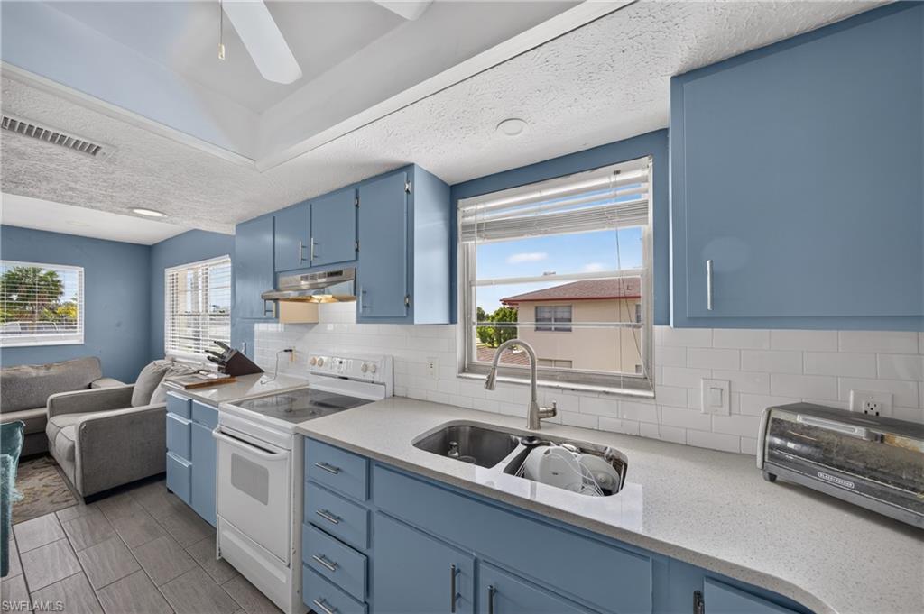 SUNWARD CONDO - Residential