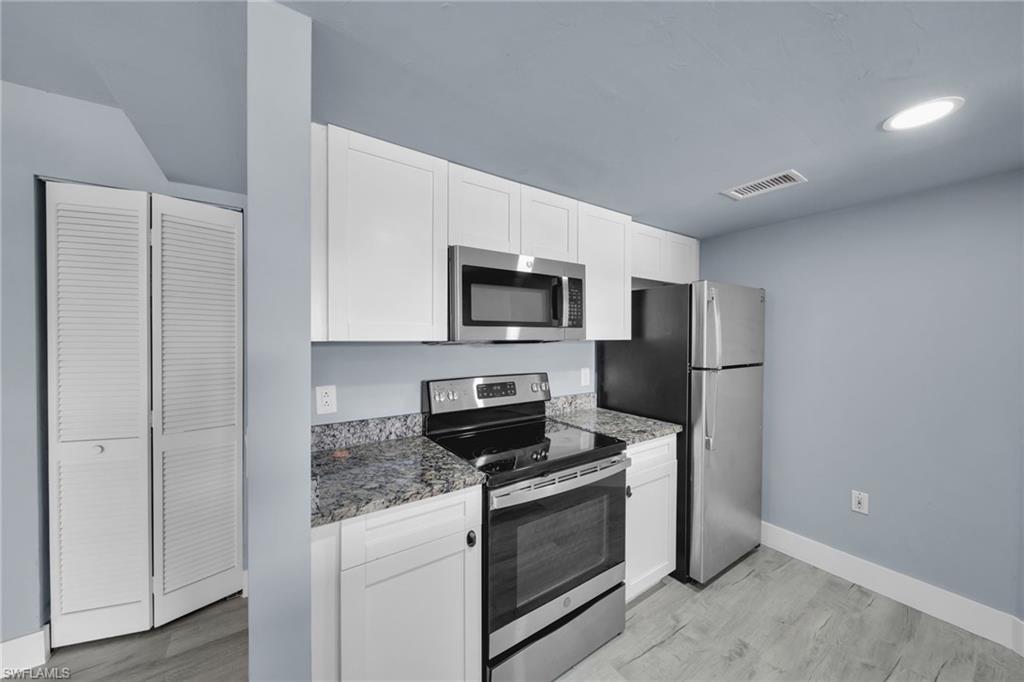 FOUR MILE COVE - Residential