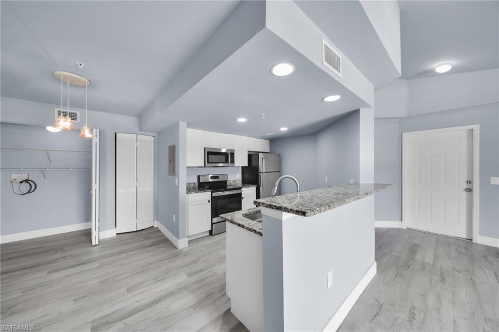 FOUR MILE COVE - Residential