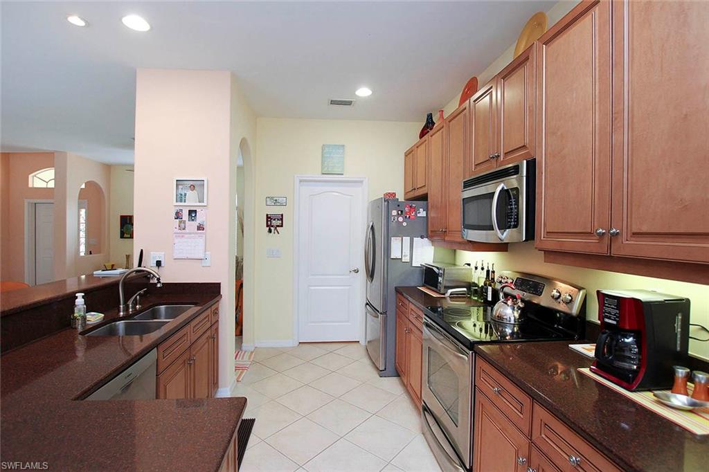 COLONIAL POINTE - Residential
