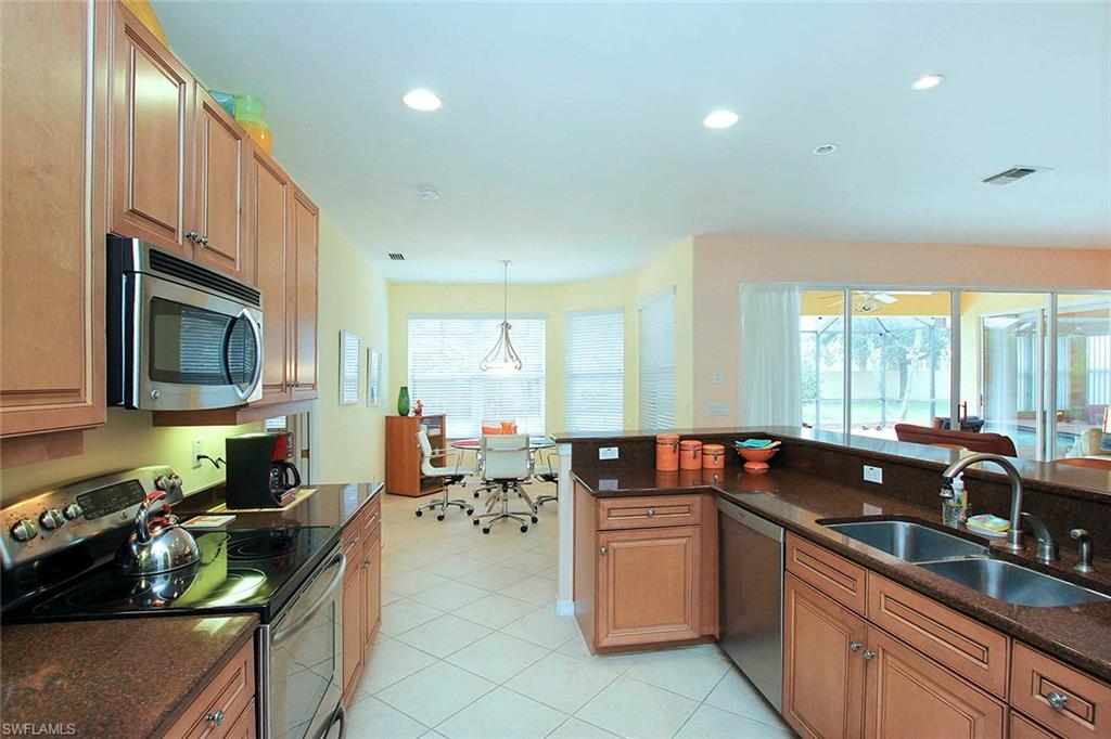 COLONIAL POINTE - Residential