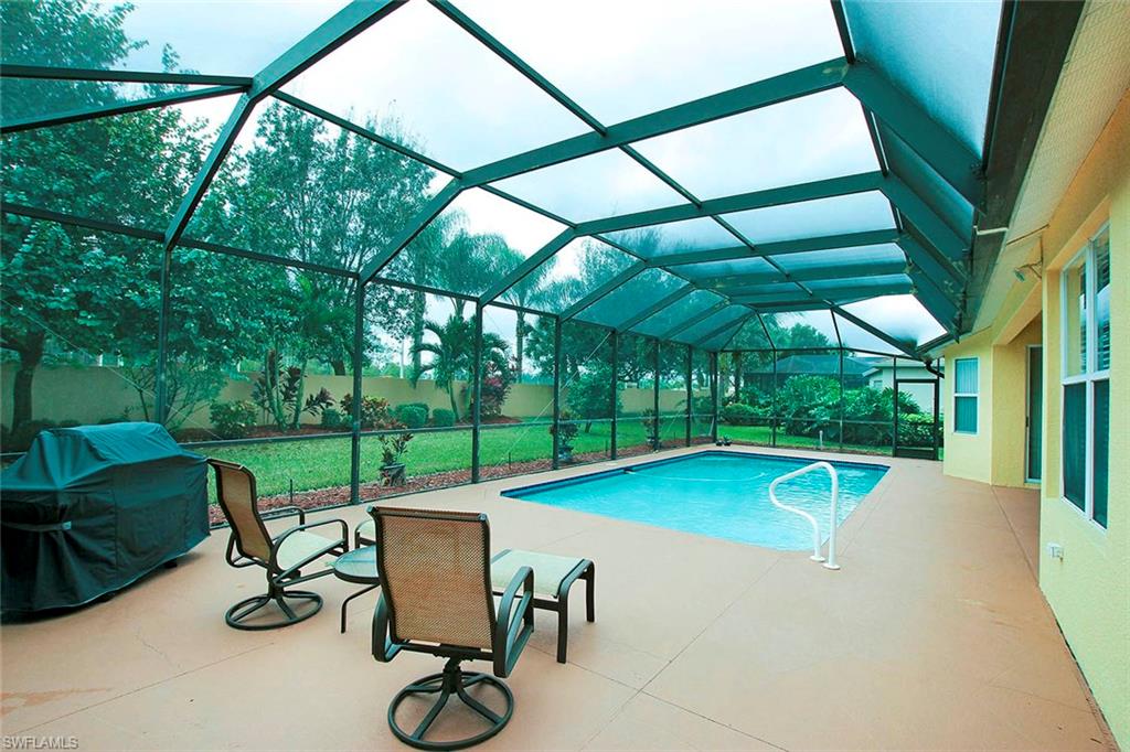 COLONIAL POINTE - Residential